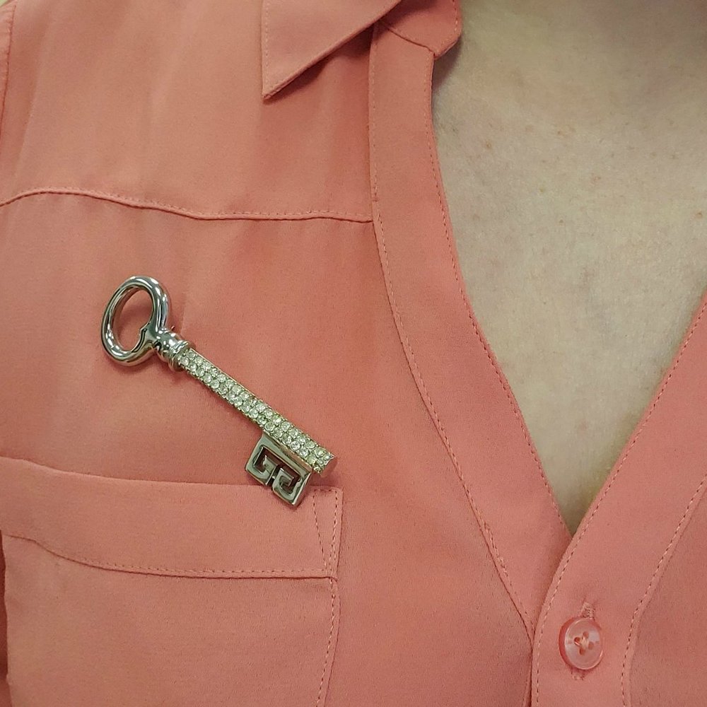 GIVENCHY: Silver Metal Double G Logo Key Brooch mn - Picture 1 of 5